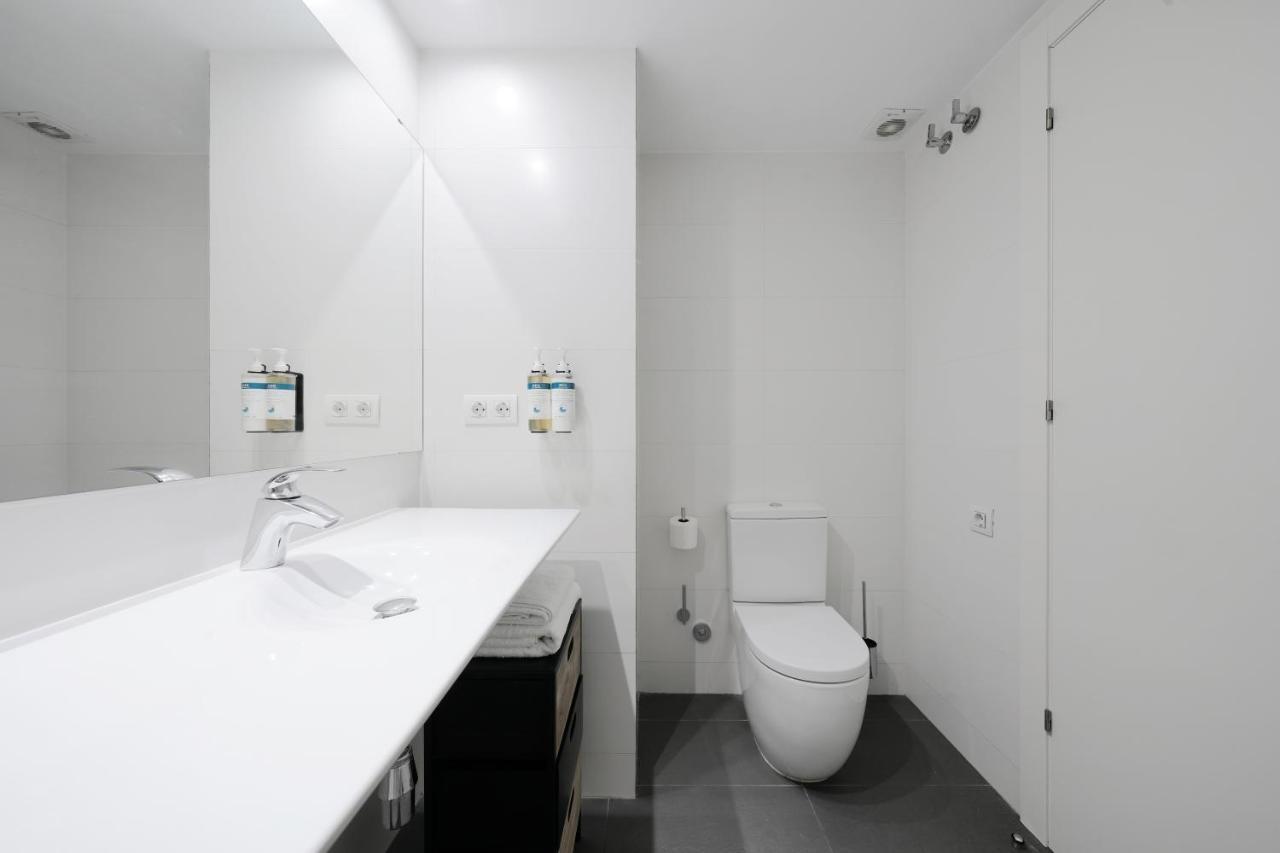 Апартаменты Numa Barcelona Colmena Экстерьер фото