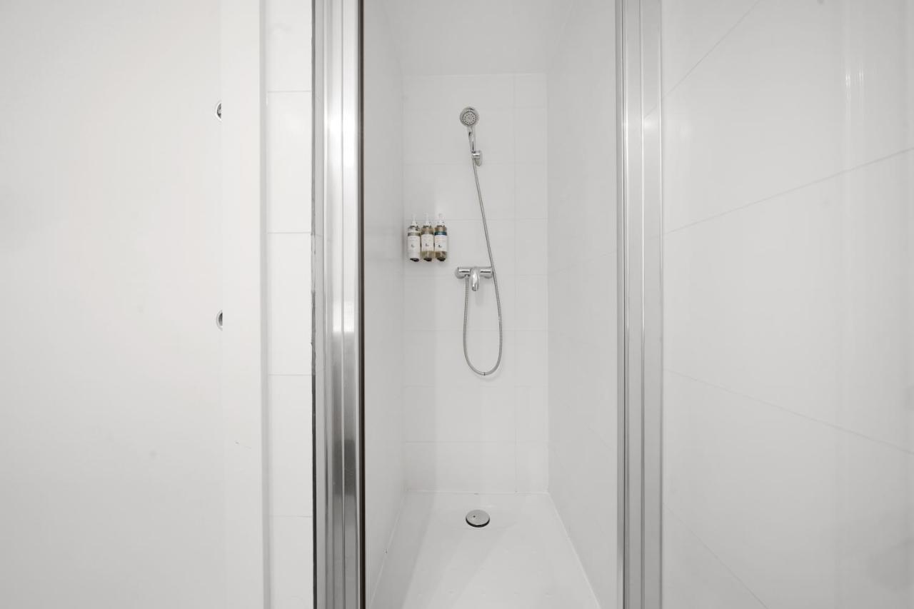 Апартаменты Numa Barcelona Colmena Экстерьер фото