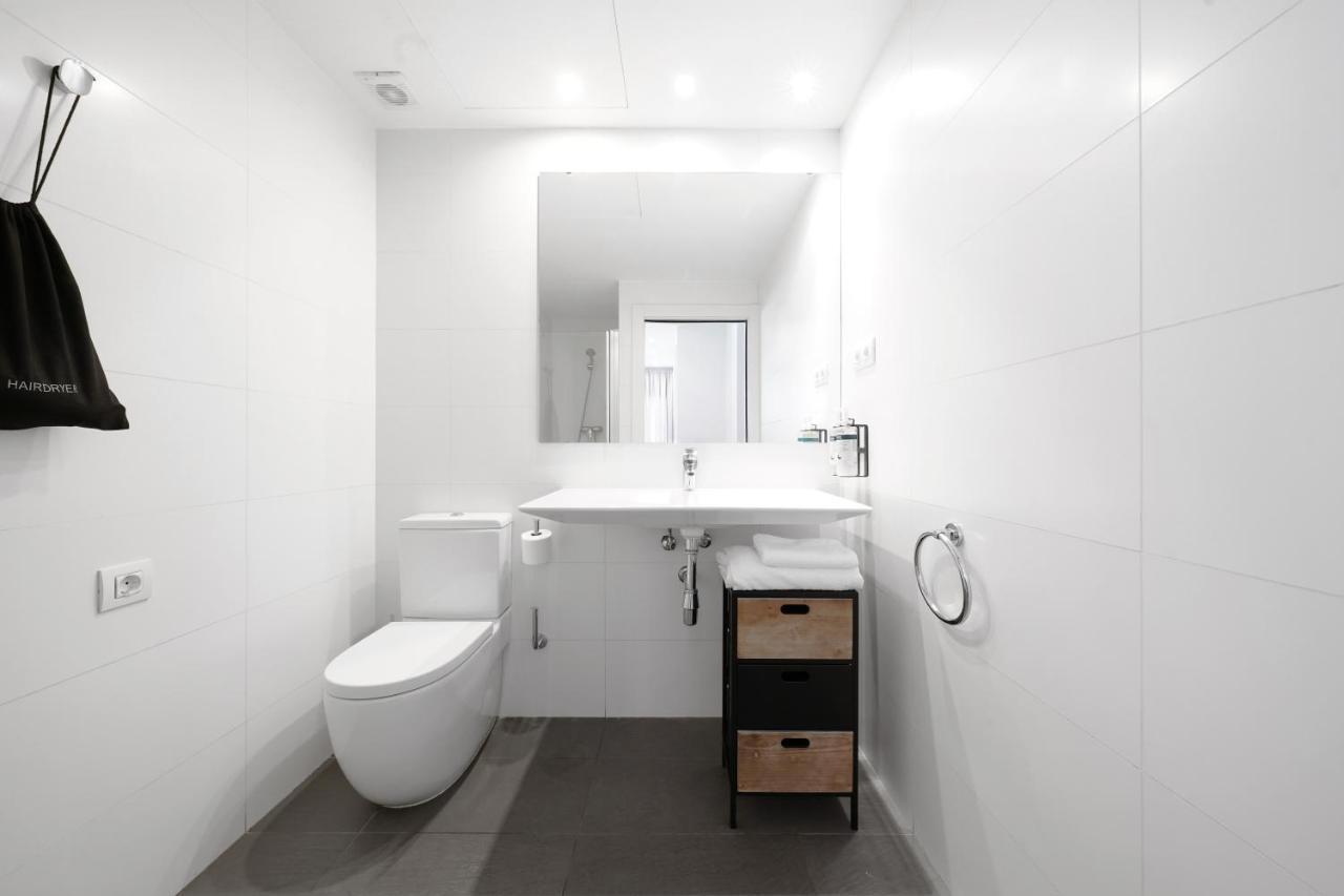 Апартаменты Numa Barcelona Colmena Экстерьер фото