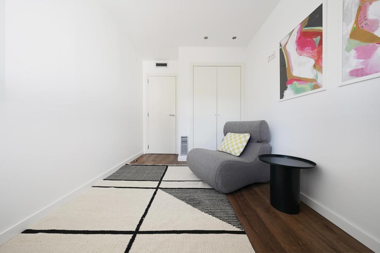 Апартаменты Numa Barcelona Colmena Экстерьер фото