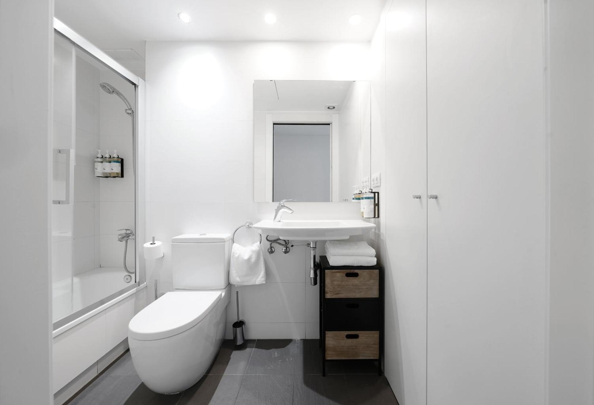 Апартаменты Numa Barcelona Colmena Номер фото